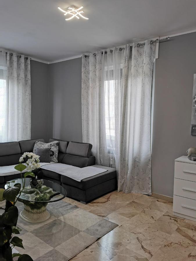 Splendido Appartamento In Zona Centrale Alessandria Esterno foto