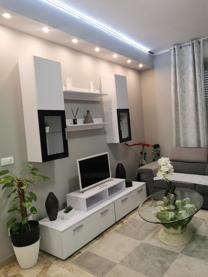 Splendido Appartamento In Zona Centrale Alessandria Esterno foto
