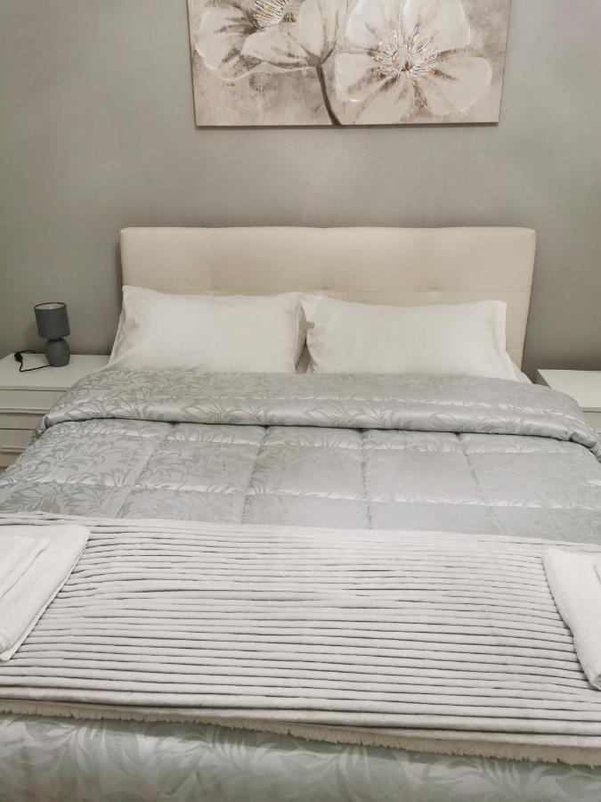 Splendido Appartamento In Zona Centrale Alessandria Esterno foto